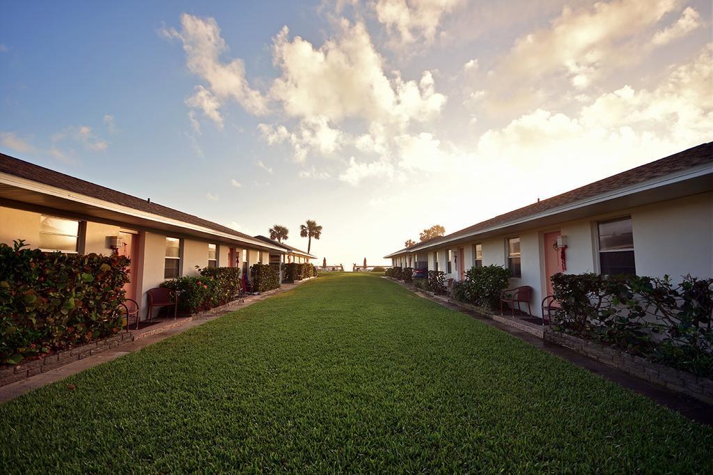 Surf Studio Beach Resort Какао-Бич Экстерьер фото