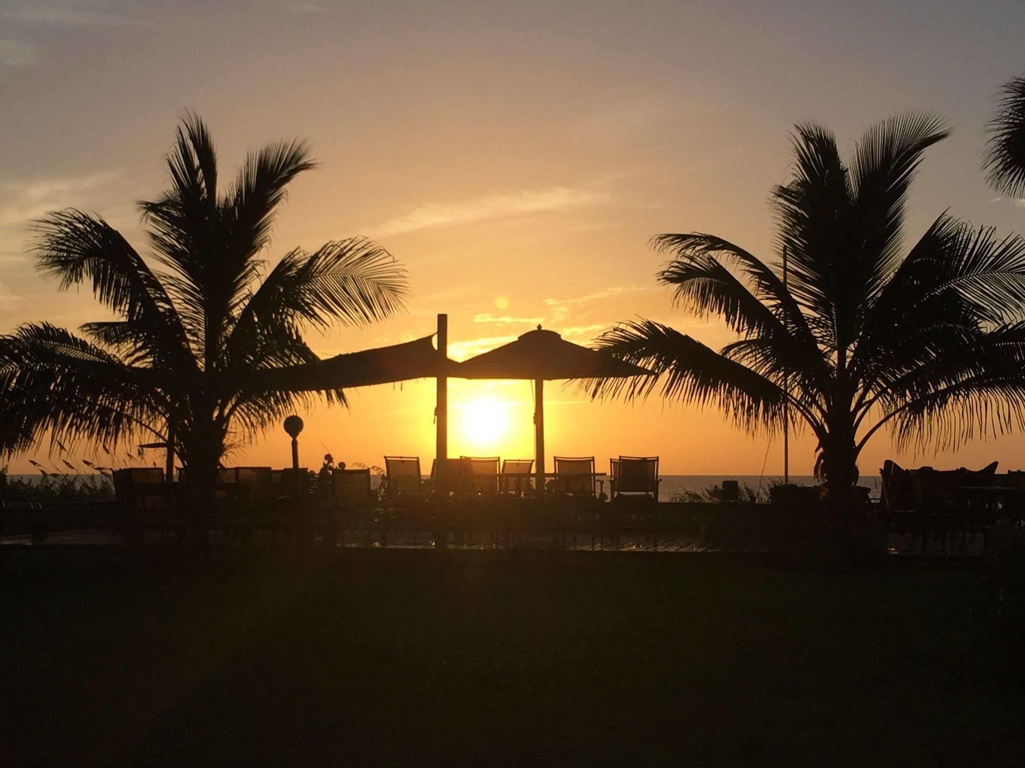 Surf Studio Beach Resort Какао-Бич Экстерьер фото